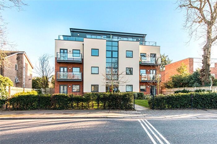3 Bedroom Flat For Sale In The Heights, Eastbury Road, Watford, Hertfordshire, WD19
