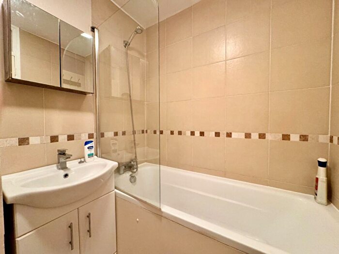 1 Bedroom Flat To Rent In Hornsey Road, Finsbury Park, N19