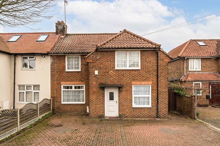3 Bedroom Semi-Detached House To Rent In Saxon Drive, London, W3