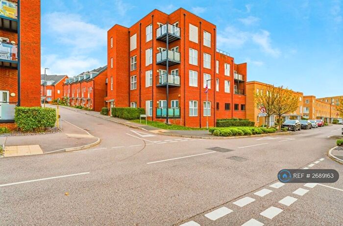 2 Bedroom Flat To Rent In Oakes Crescent, Dartford, DA1