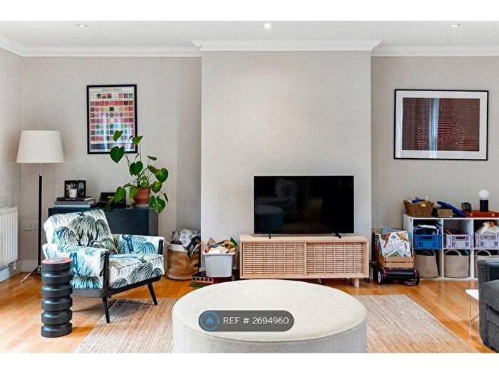 3 Bedroom End Terrace House To Rent In High House Mews, London, N16