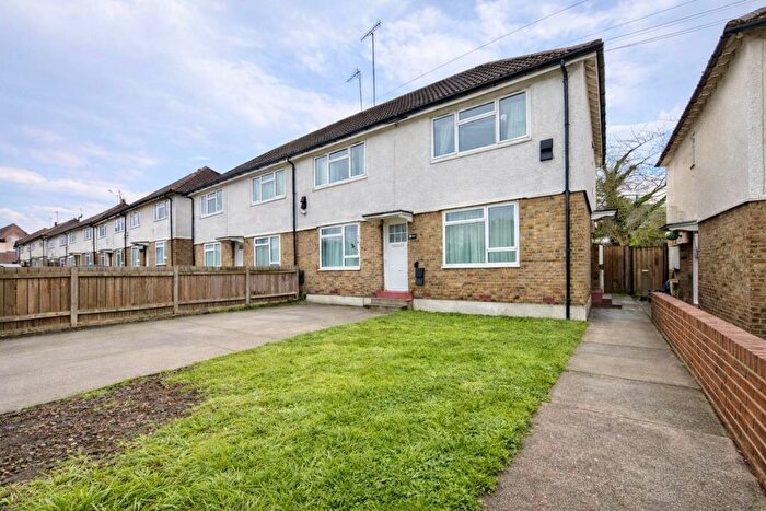 2 Bedroom Semi Detached House To Rent In London, NW10