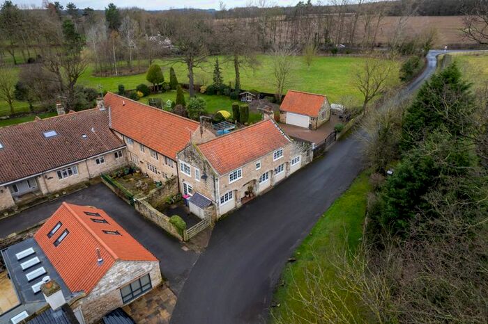 3 Bedroom Property For Sale In The Yews, Firbeck, Worksop, S81