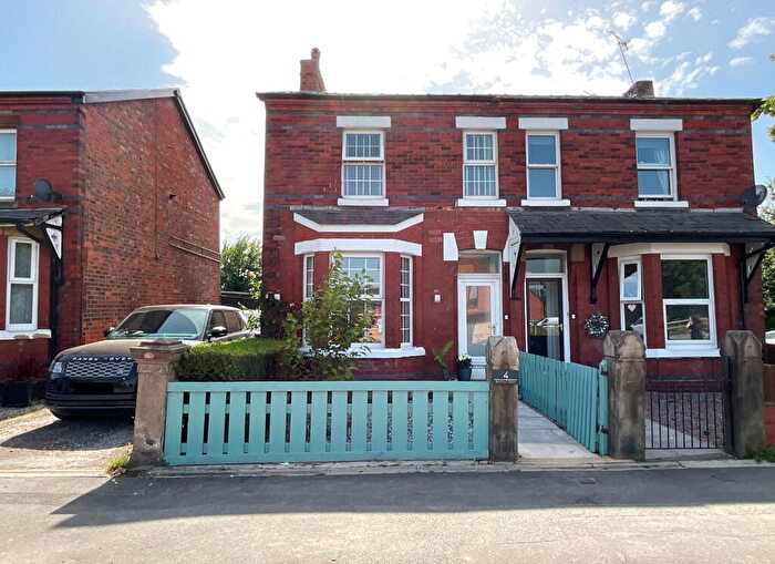 3 Bedroom Semi-Detached House For Sale In Southport Road, Southport, PR8