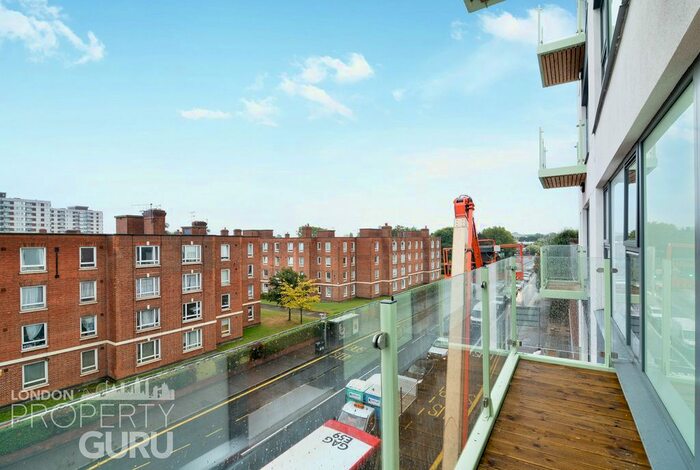 2 Bedroom Flat To Rent In Spur House, Wimbledon, SW19