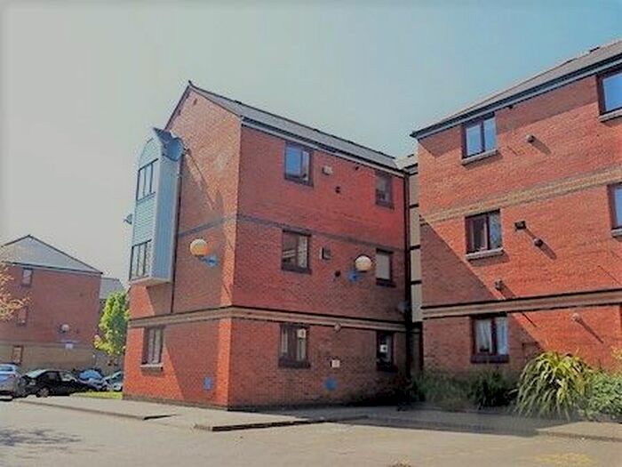 1 Bedroom Flat To Rent In St Nicholas Square, Marina, Swansea., SA1