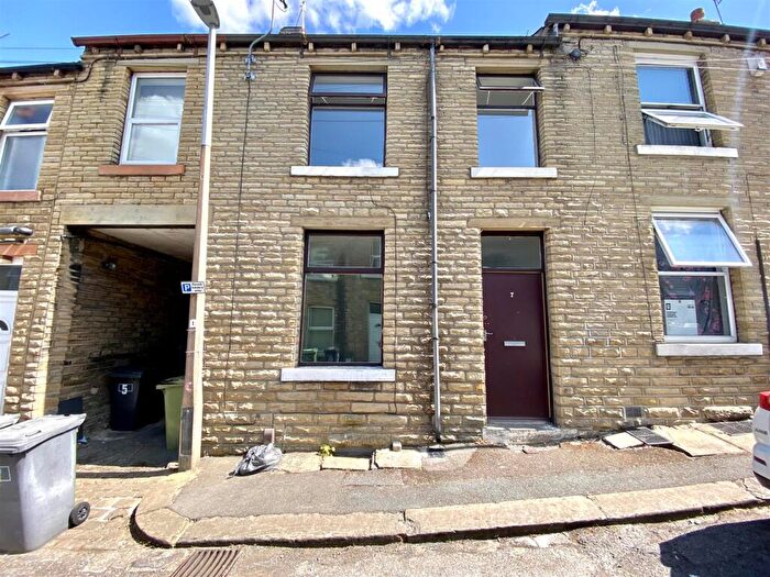 3 Bedroom Terraced House To Rent In Moss Street, Newsome, Huddersfield, HD4