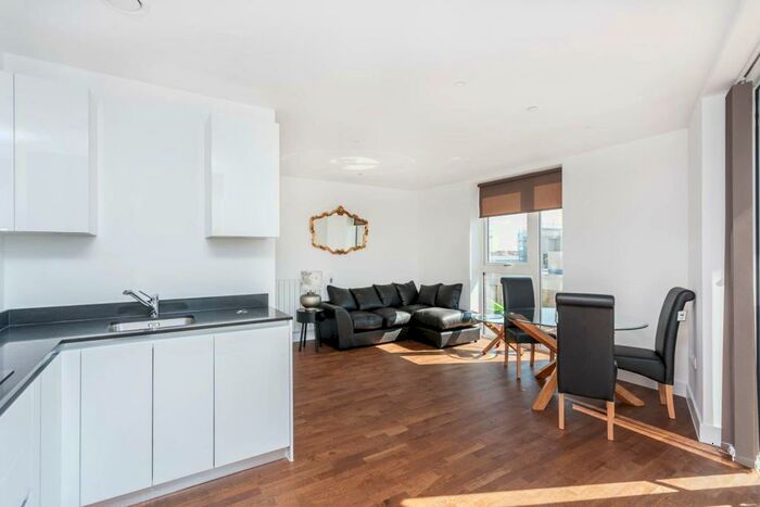 3 Bedroom Flat To Rent In Duncombe House, Woolwich, London, SE18