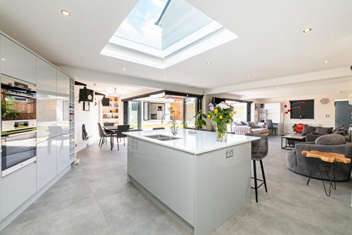 3 Bedroom Detached House For Sale In Browning Avenue, Worcester Park, KT4