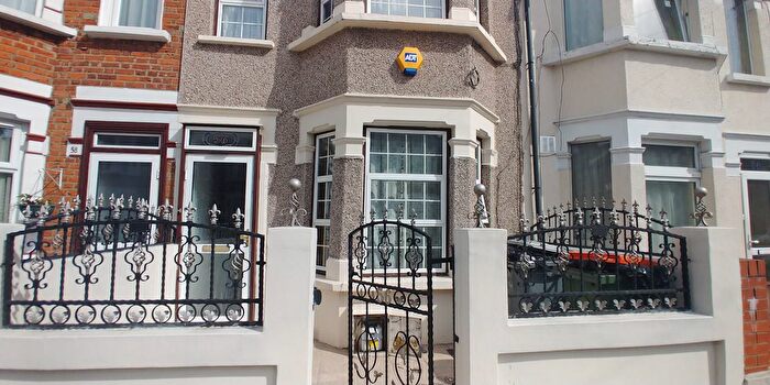 3 Bedroom End Of Terrace House To Rent In Keppel Road, London, E6