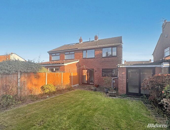 3 Bedroom Semi Detached House For Sale In Lakeside Close, Widnes, WA8