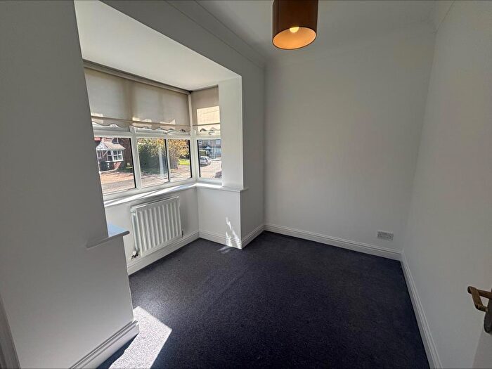 4 Bedroom Detached House To Rent In Rhigos, Emmer Green, RG4