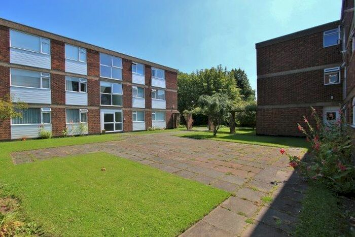 2 Bedroom Flat To Rent In Trewsbury Road, London, SE26