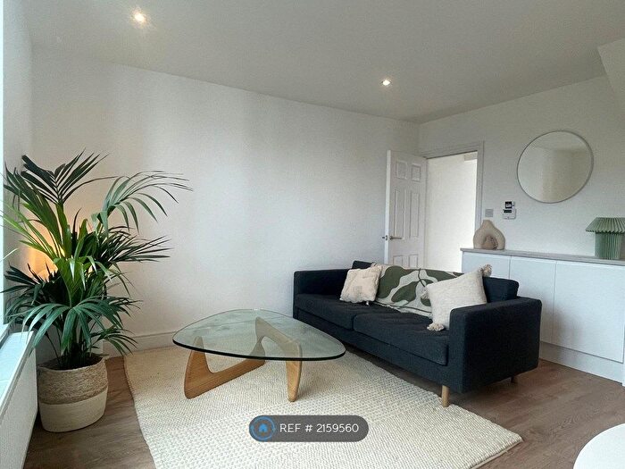 2 Bedroom Flat To Rent In Beech Road, Manchester, M21