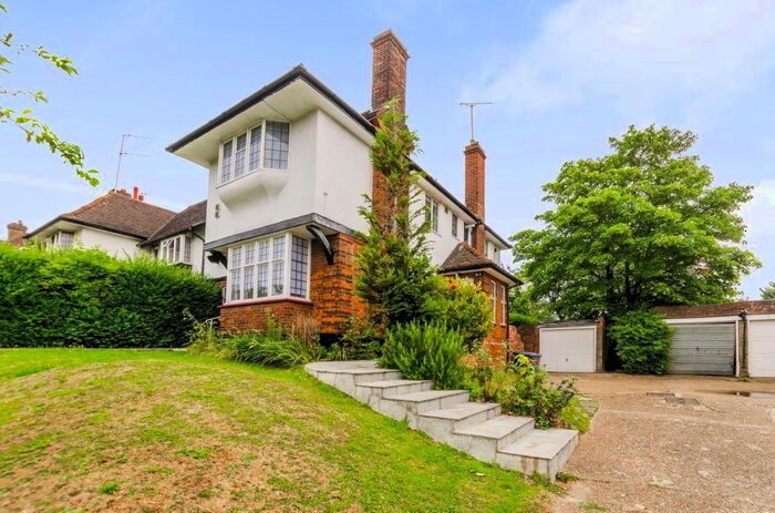 2 Bedroom Flat To Rent In Ossulton Way, London, N2