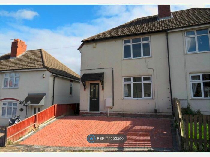 3 Bedroom Semi-Detached House To Rent In Longbank Road, Tividale, Oldbury, B69