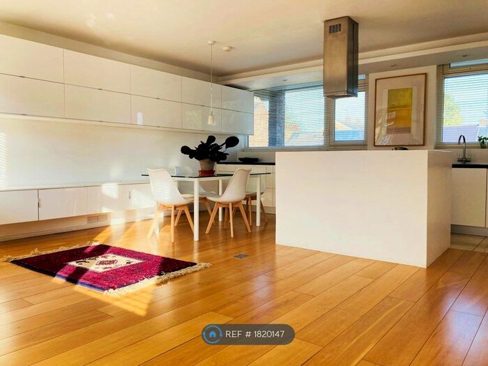 2 Bedroom Flat To Rent In Olney Road, London, SE17