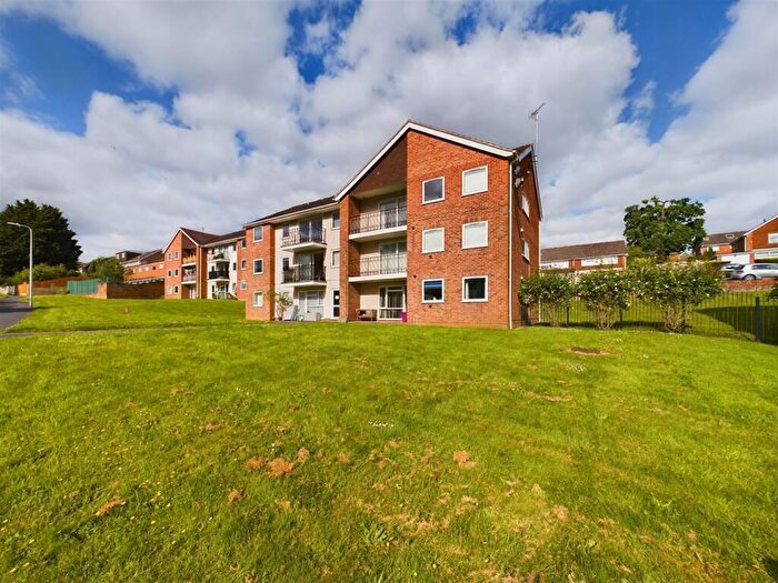 2 Bedroom Apartment For Sale In Robin Way, Tilehurst, Reading, RG31
