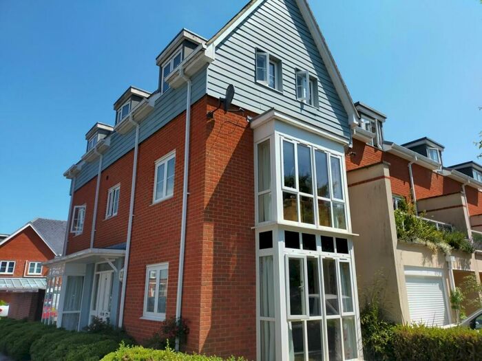 4 Bedroom Semi-Detached House To Rent In Goodworth Road, Redhill, RH1