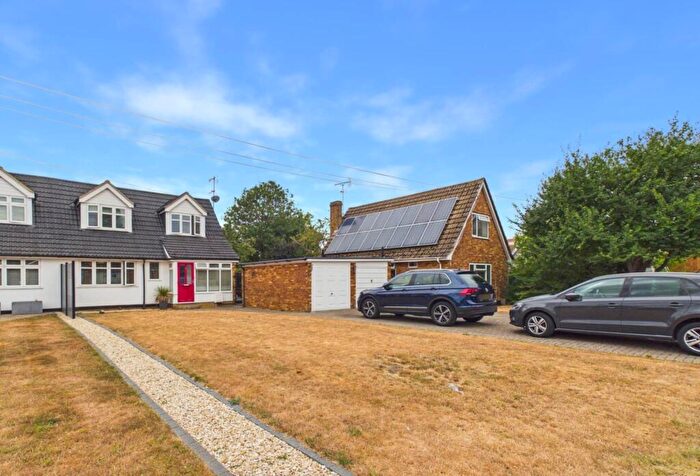 3 Bedroom Semi-Detached House For Sale In Wyre Close, Haddenham, HP17