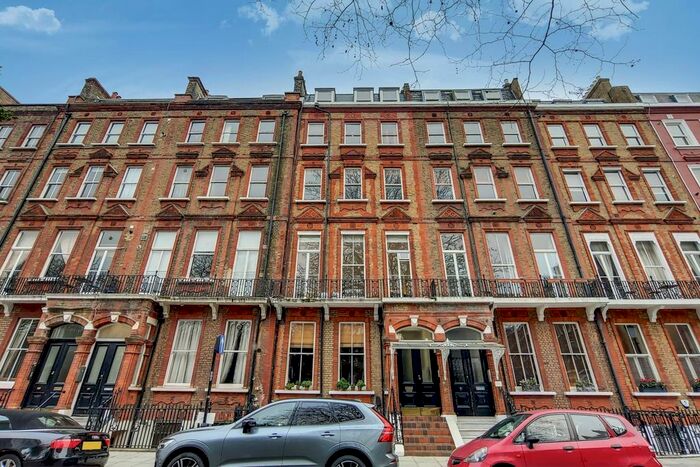 Studio To Rent In Nevern Square, Earls Court, London, SW5