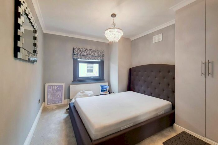 2 Bedroom Flat To Rent In Prothero Road, Fulham Broadway, London, SW6