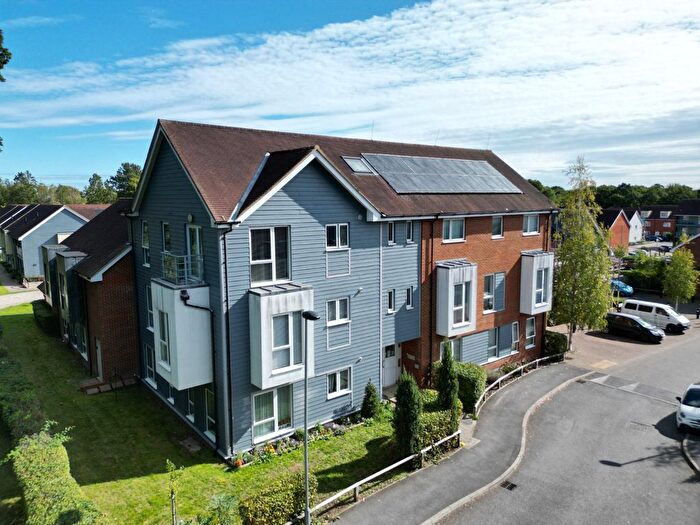 2 Bedroom Flat For Sale In Strawberry Fields, Addlestone, Surrey, KT15