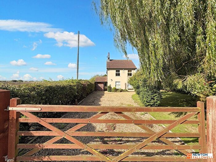 3 Bedroom Detached House For Sale In Rectory Farm Cottage, Spalding, PE10