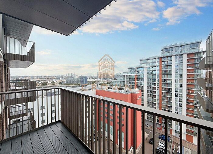 1 Bedroom Flat To Rent In Halcyon House, Royal Eden Dock, E16