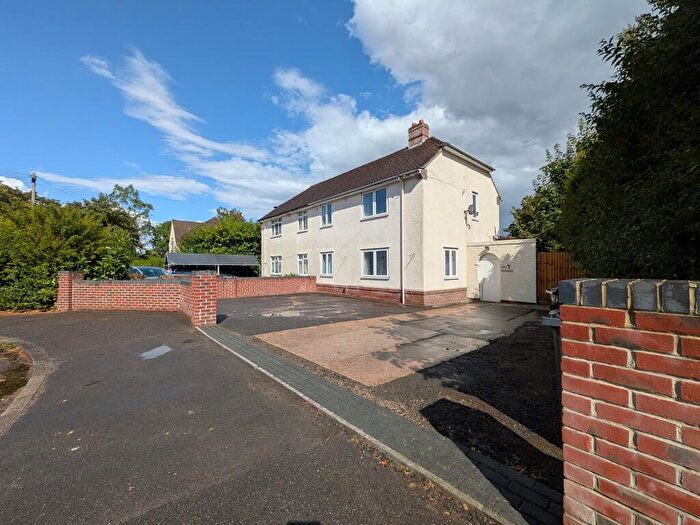 5 Bedroom Semi-Detached House For Sale In Andrews Close, Bournemouth, BH11