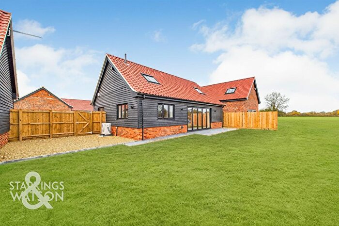 3 Bedroom Chalet For Sale In Mitchells Yard, Mill Road, Winfarthing, Diss, IP22