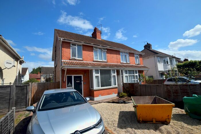 3 Bedroom Semi-Detached House To Rent In Eastleigh Road, Taunton, TA1
