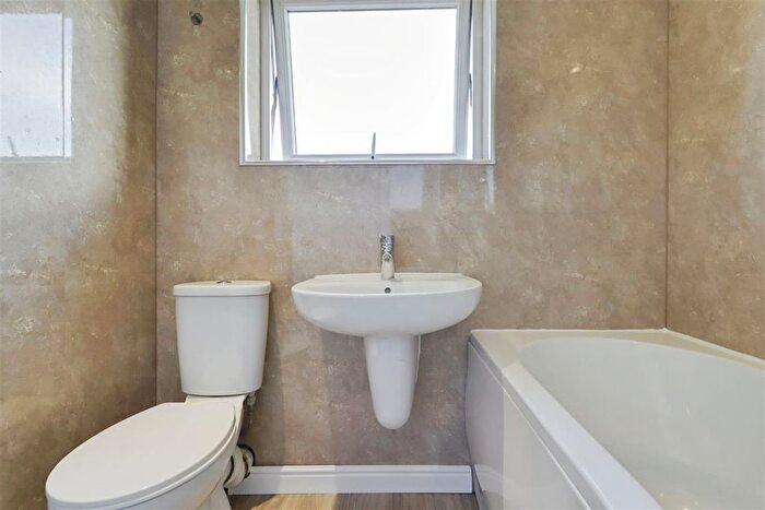 2 Bedroom Terraced House For Sale In Craigend Road, Stirling, FK7