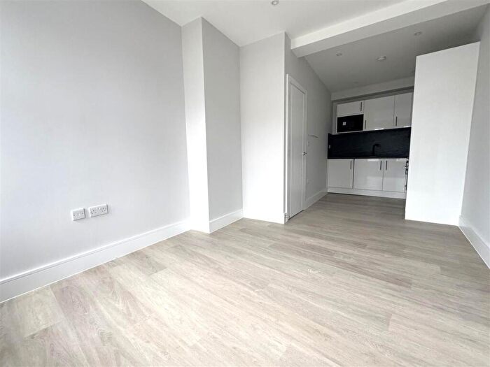 2 Bedroom Flat To Rent In High Street, Beckenham, BR3