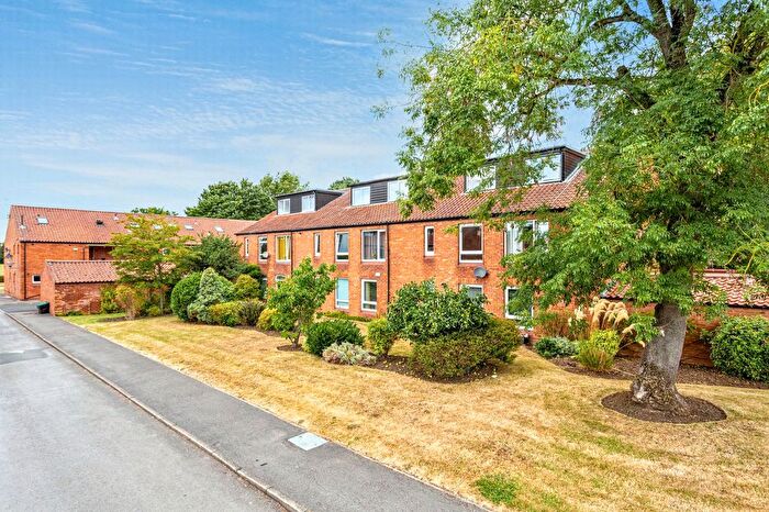 1 Bedroom Studio For Sale In Peel Close, Heslington, York, YO10