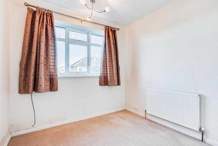 2 Bedroom Bungalow For Sale In Lulworth Avenue, Leeds, LS15