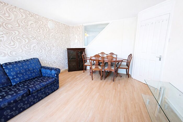 4 Bedroom Flat To Rent In Upper Dartrey Walk, Chelsea, SW10