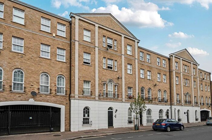 1 Bedroom Flat To Rent In Helena Square, Rotherhithe Street, London, SE16