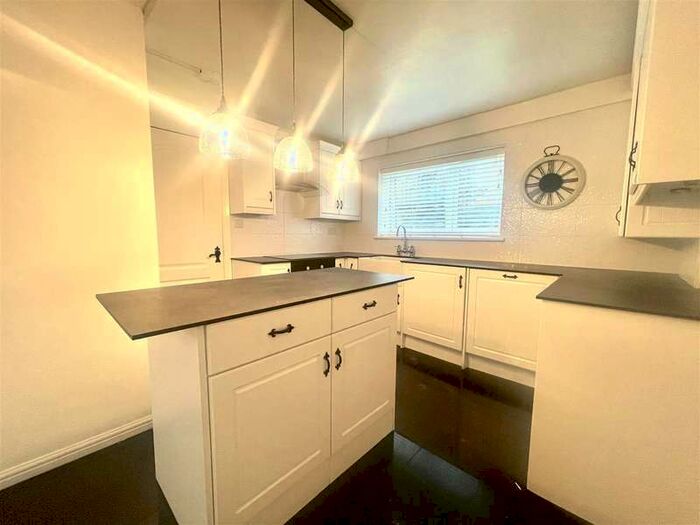 3 Bedroom Flat To Rent In Bycullah Road, Enfield, EN2