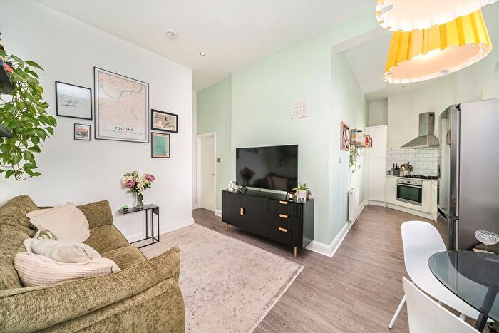 2 Bedroom Flat For Sale In Grenfell Road, Tooting, CR4