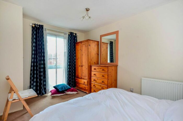 2 Bedroom Flat To Rent In Ravensmede Way, Chiswick, London, W4