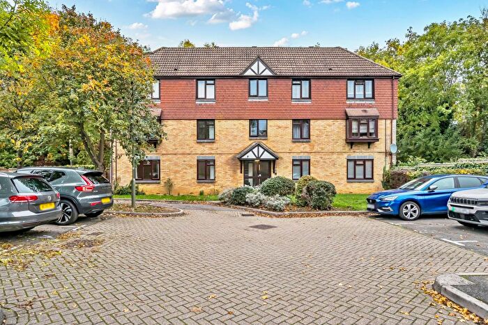 1 Bedroom Flat For Sale In Burpham, Guildford, Surrey, GU4