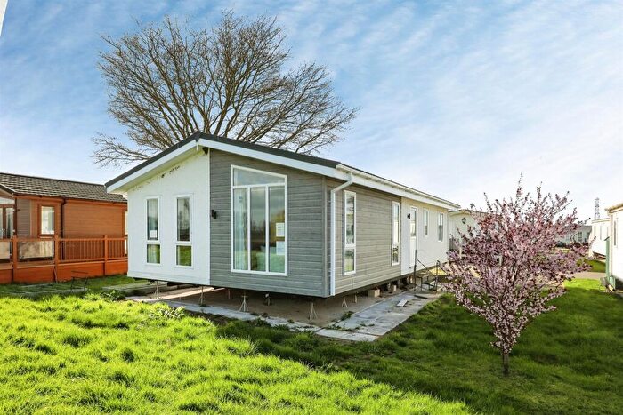 2 Bedroom Park Home For Sale In Manor House, Church Laneham, Retford, DN22