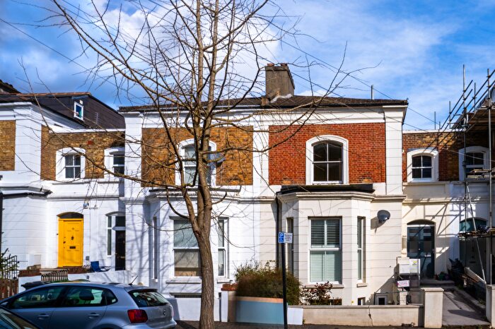 2 Bedroom Flat To Rent In Camden Hill Road, London, SE19
