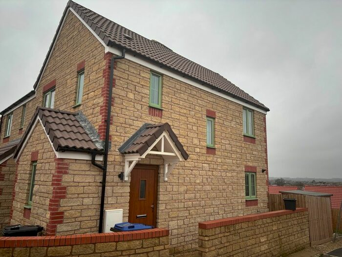 3 Bedroom Semi-Detached House To Rent In Lawrence Drive, Calne, SN11