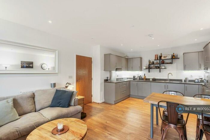 2 Bedroom Flat To Rent In Boundaries Road, London, SW12