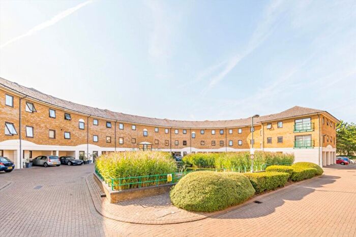2 Bedroom Flat To Rent In Plover Way, Canada Water, SE16