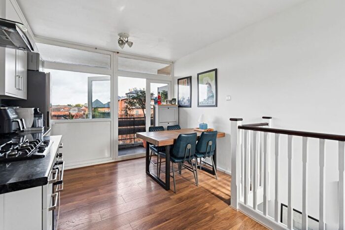 3 Bedroom Flat For Sale In Queen Street, Hitchin, SG4