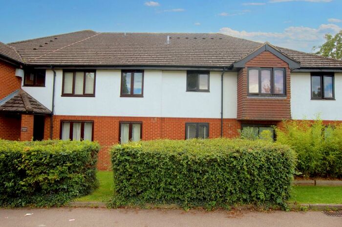 2 Bedroom Flat To Rent In Ashbourne Court, AL4