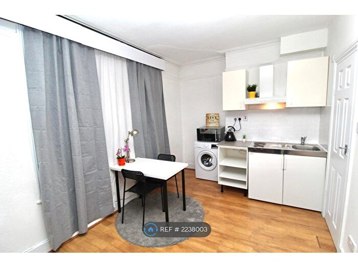 Studio To Rent In High Road, London, NW10